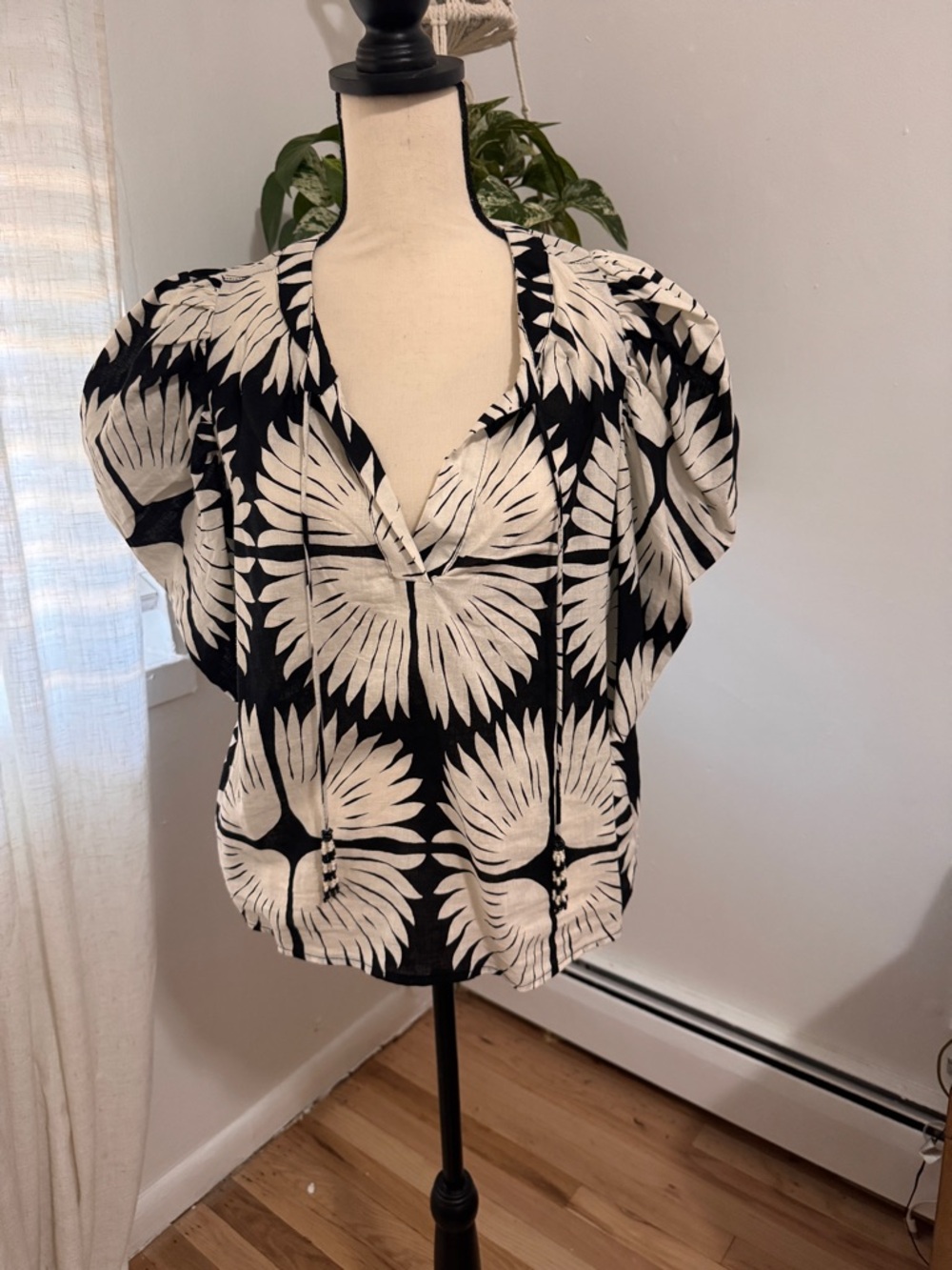 Black & White Floral Puff-Sleeve Women's Top